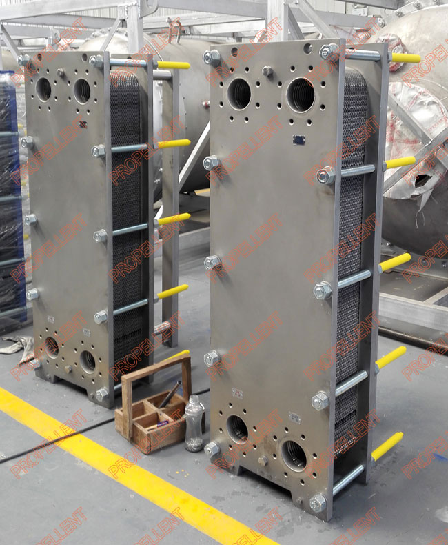 Wide gap plate heat exchanger for chemical usage