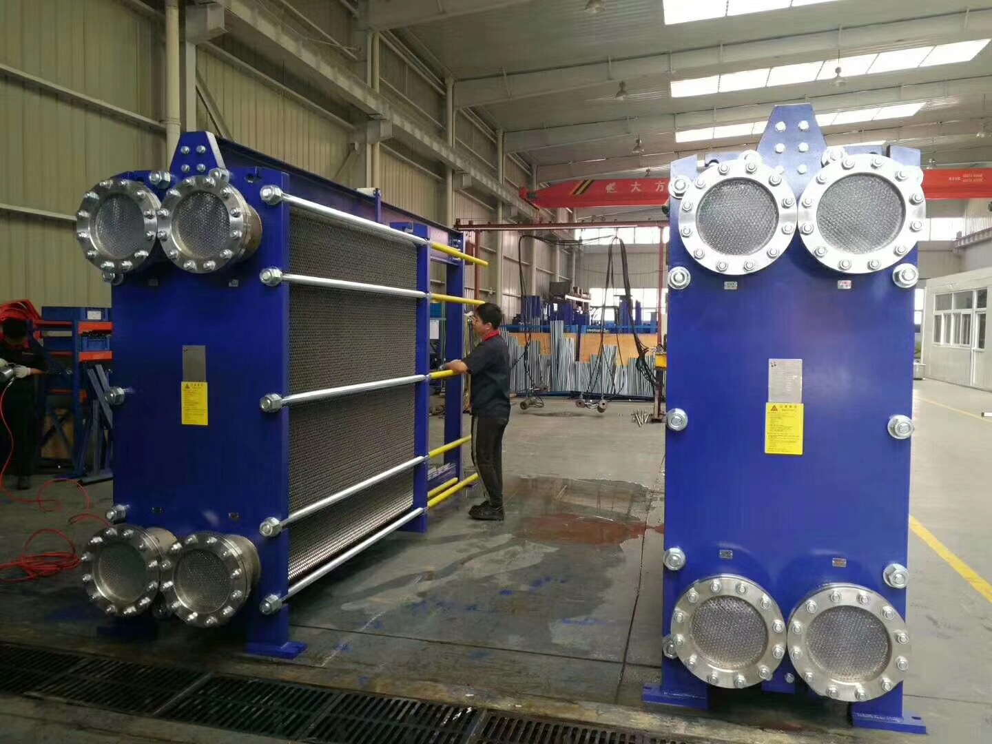 The wide gap plate heat exchangers have ready to be delivered for waste heat recovery and papermaking waste water recovery