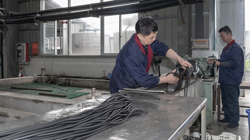 Chemical descaling of heat exchanger