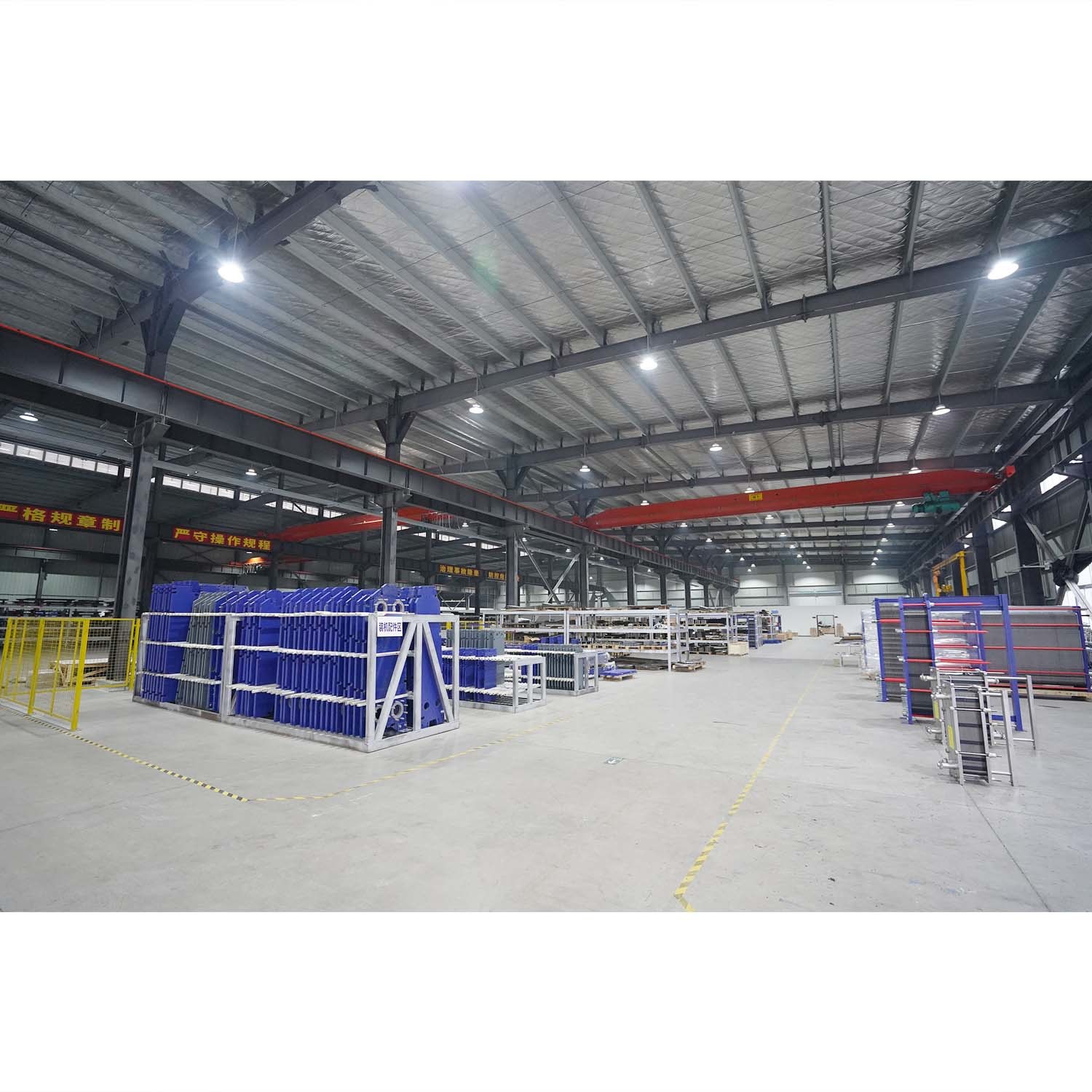 How are the "plate evaporators" classified according to the evaporation process?